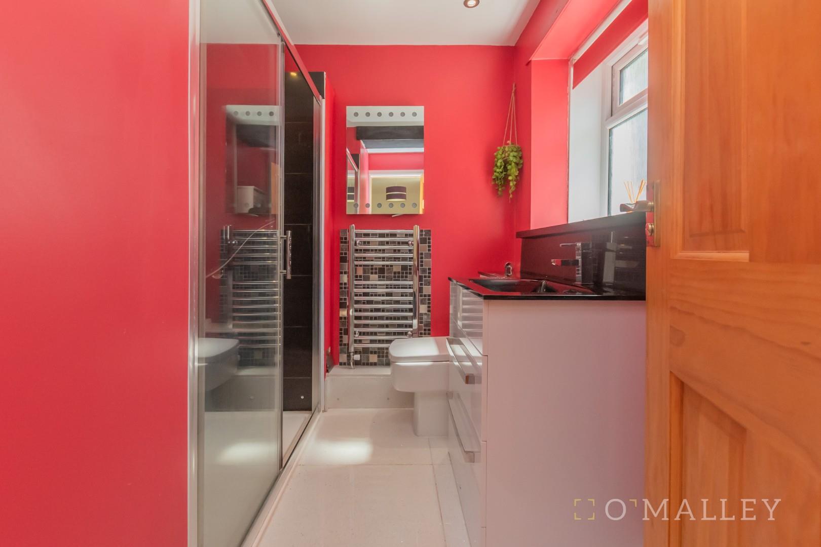 19. Bathroom 1.jpg